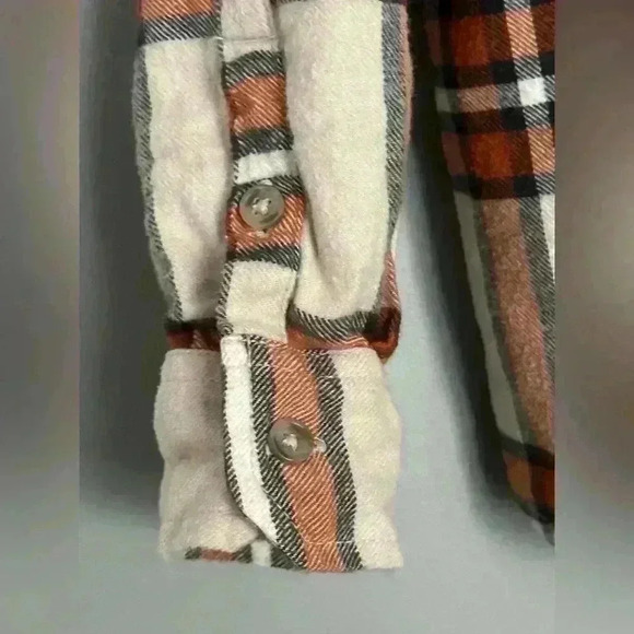 Universal Thread Plaid Top (O5) - Picture 3 of 8